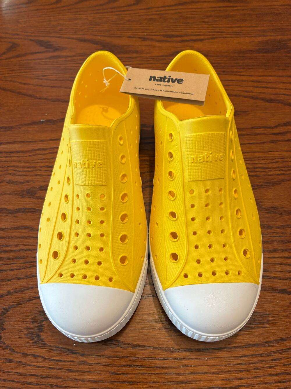 Native NEW Jefferson Crayon Yellow Slip On Sneakers Big Kids Size J2